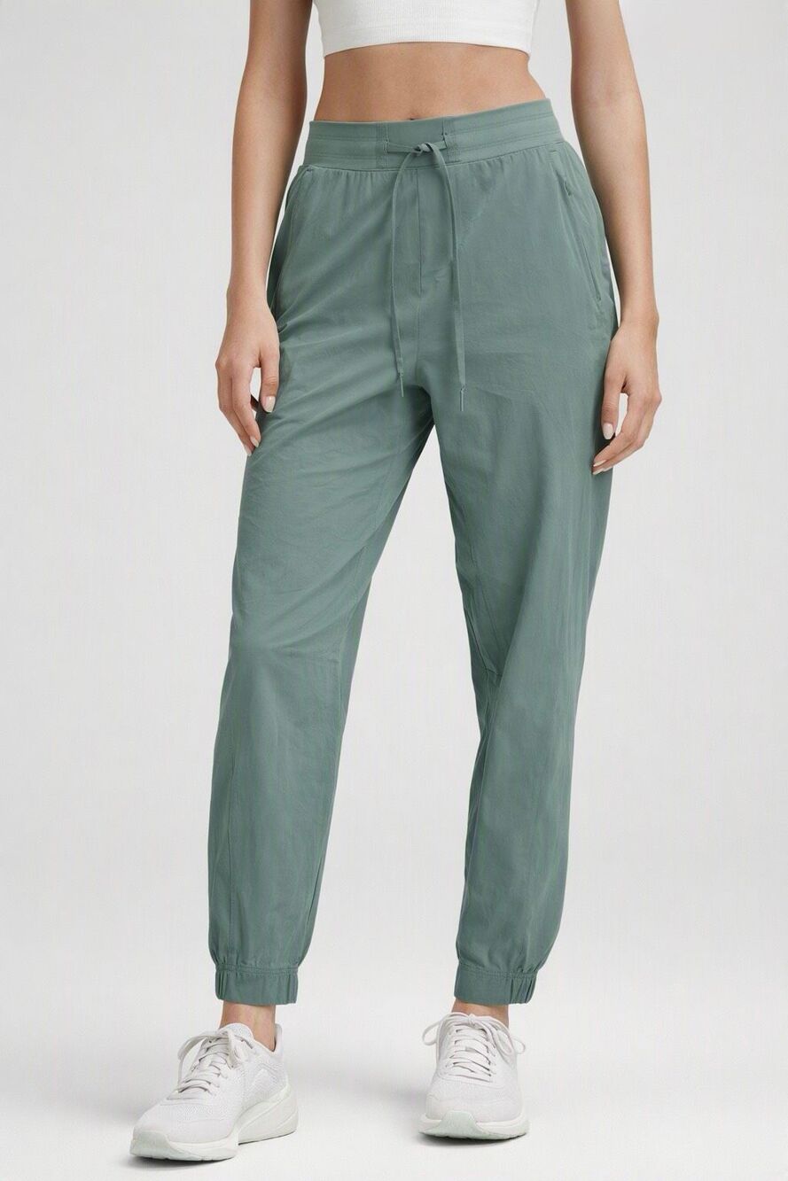 Lululemon License to Train High‑Rise Pant Medium (6) Forest Women’s Green Pants